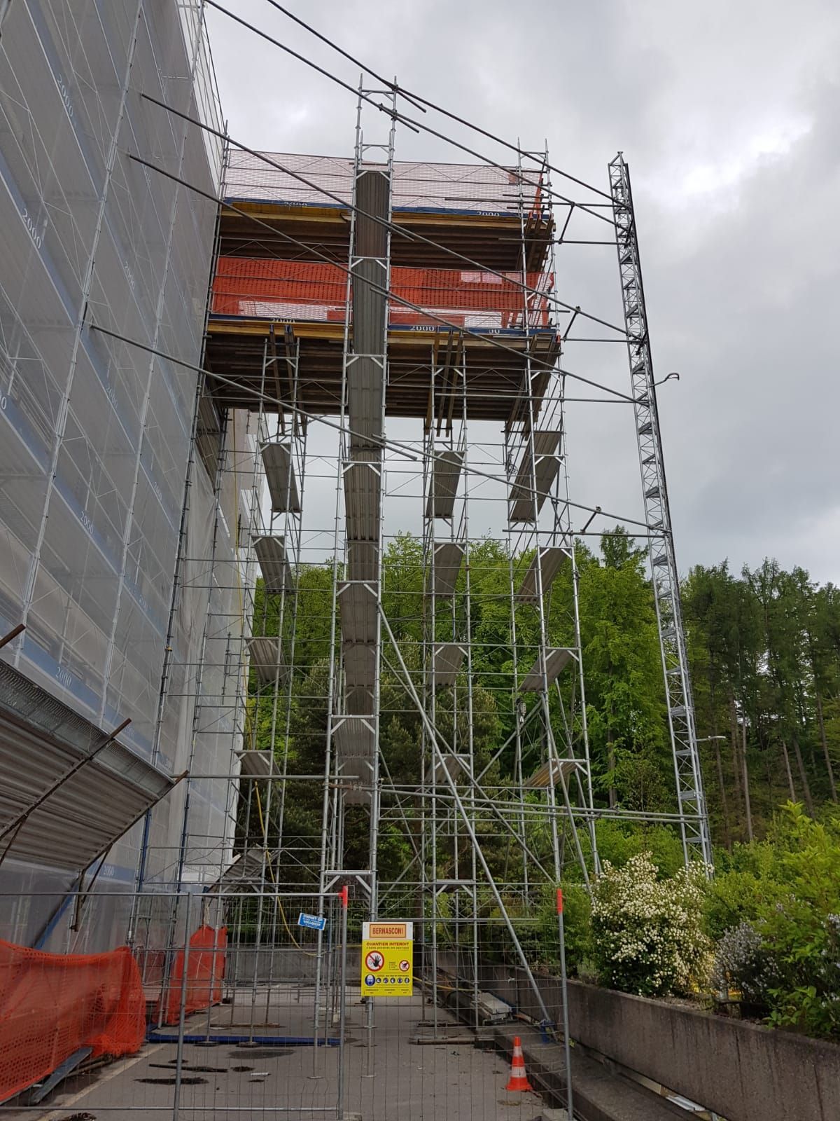 Monte-charge 1500 kg - Echafaudages 2000