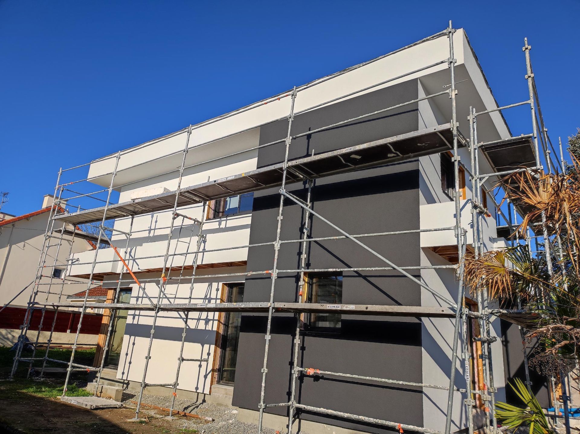 Ravalement de façade et peinture grise