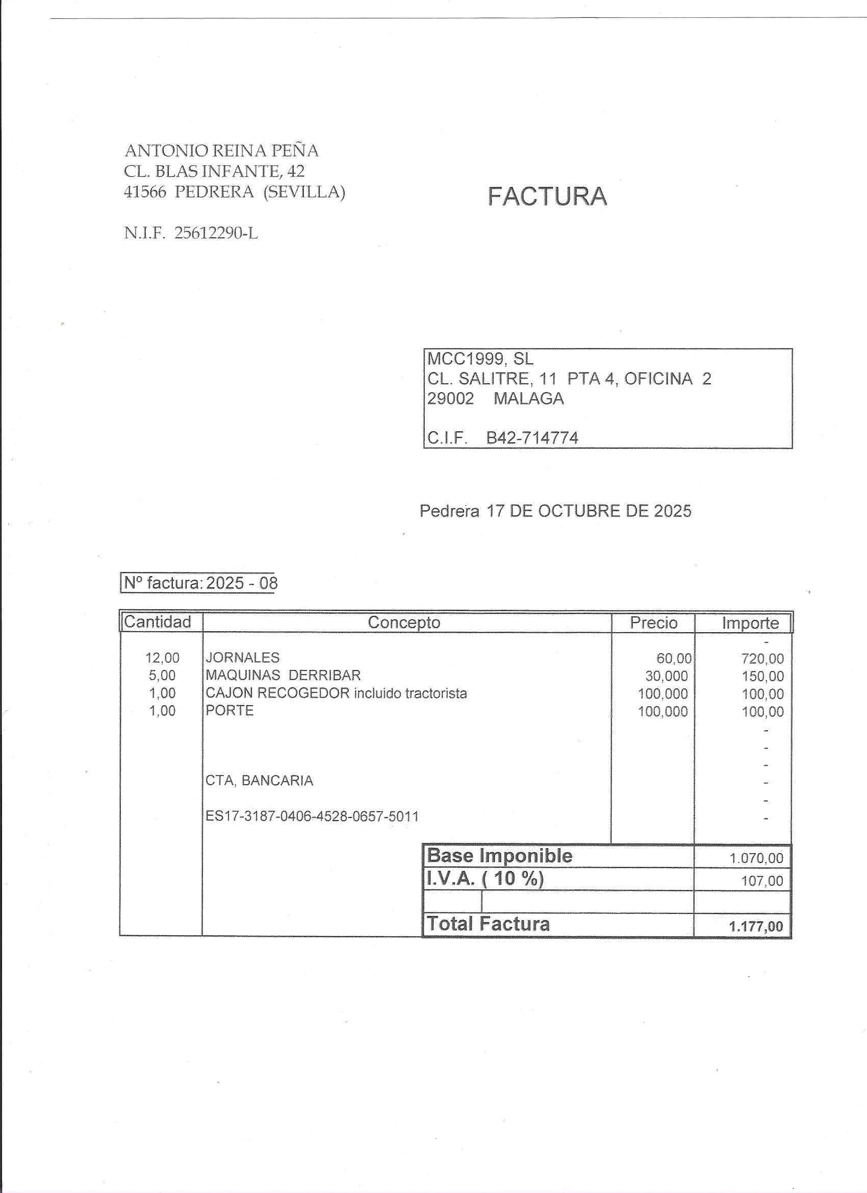 Documento de factura con tabla de cargos, detalles de la empresa en la parte superior y totales en la parte inferior.