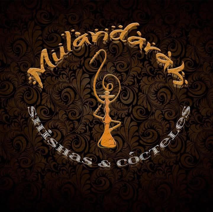 Logotipo para Mulandaria, un sal&oacute;n de hookah, con silueta de hookah y texto "Shishas & C&oacute;cteles".