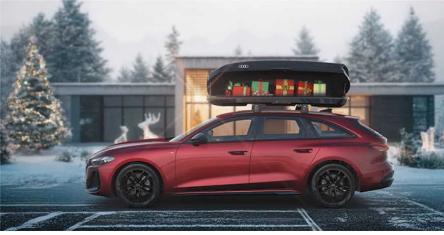 Roter Audikombi für einem Fachdachhaus zur Weihnachtszeit