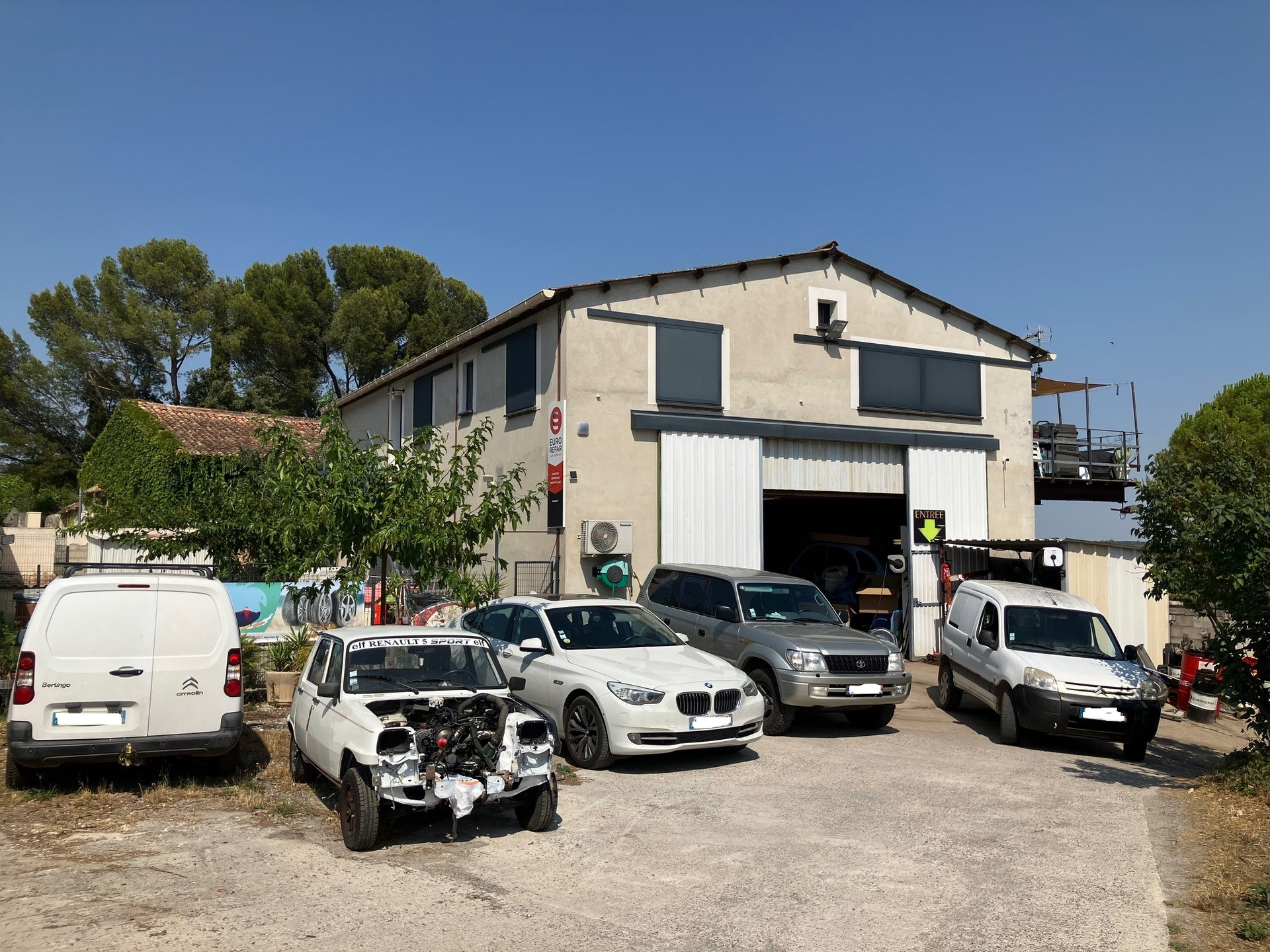 Devanture du garage