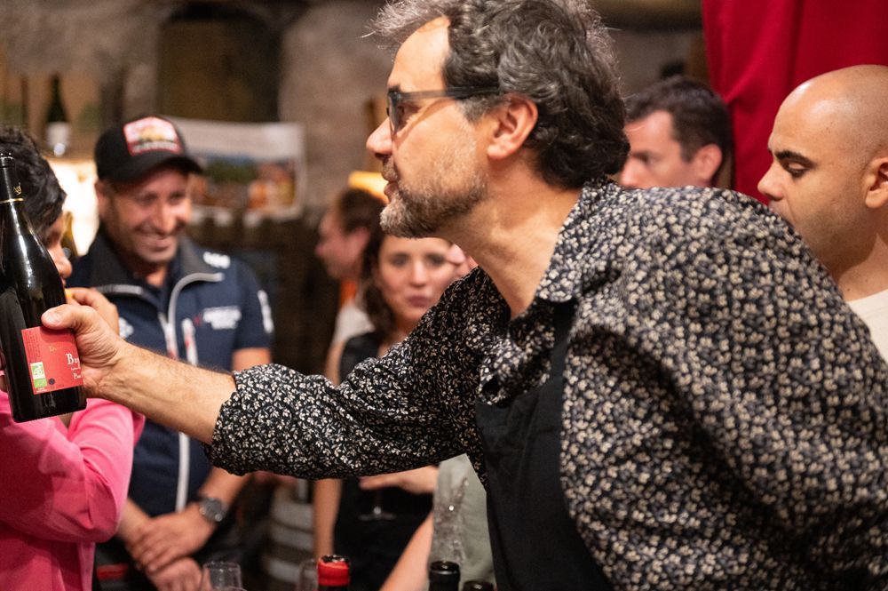 Reportage photo d'une porte ouverte avec des spécialistes des vins Bio, Biodynamiques et Naturels dans une cave 100% Bio