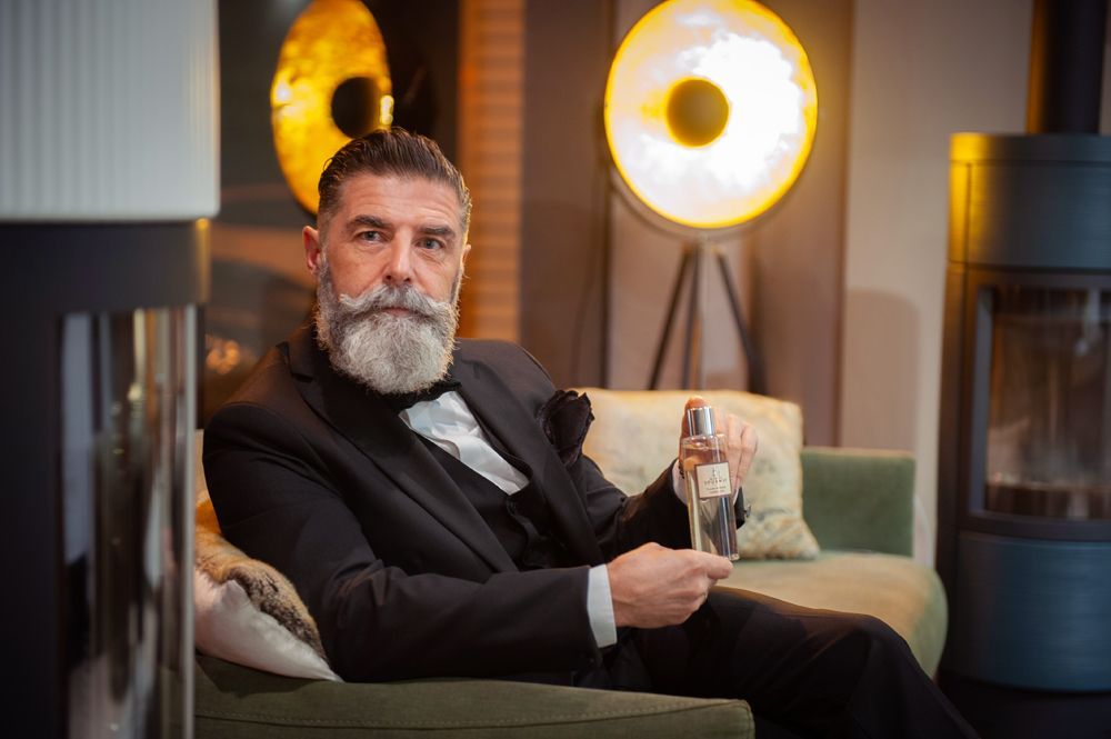 Shooting de l'égérie des parfums pour hommes lors du Salon Spurway.