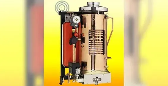 Machine industrielle avec bobines et manomètres en cuivre.