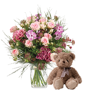 Bouquet de fleurs dans un vase avec un nounours