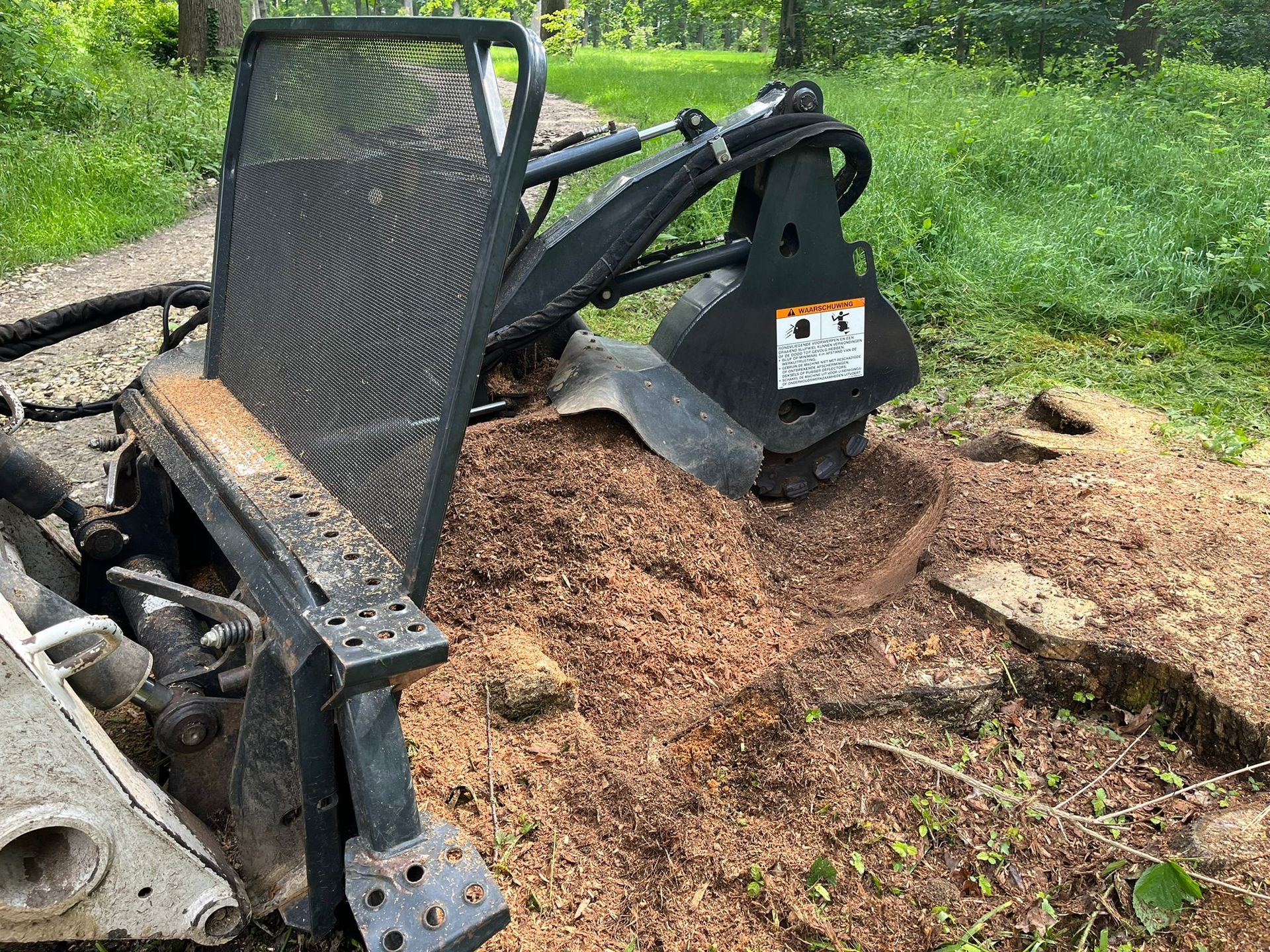 Restes de broyage forestier sur le sol
