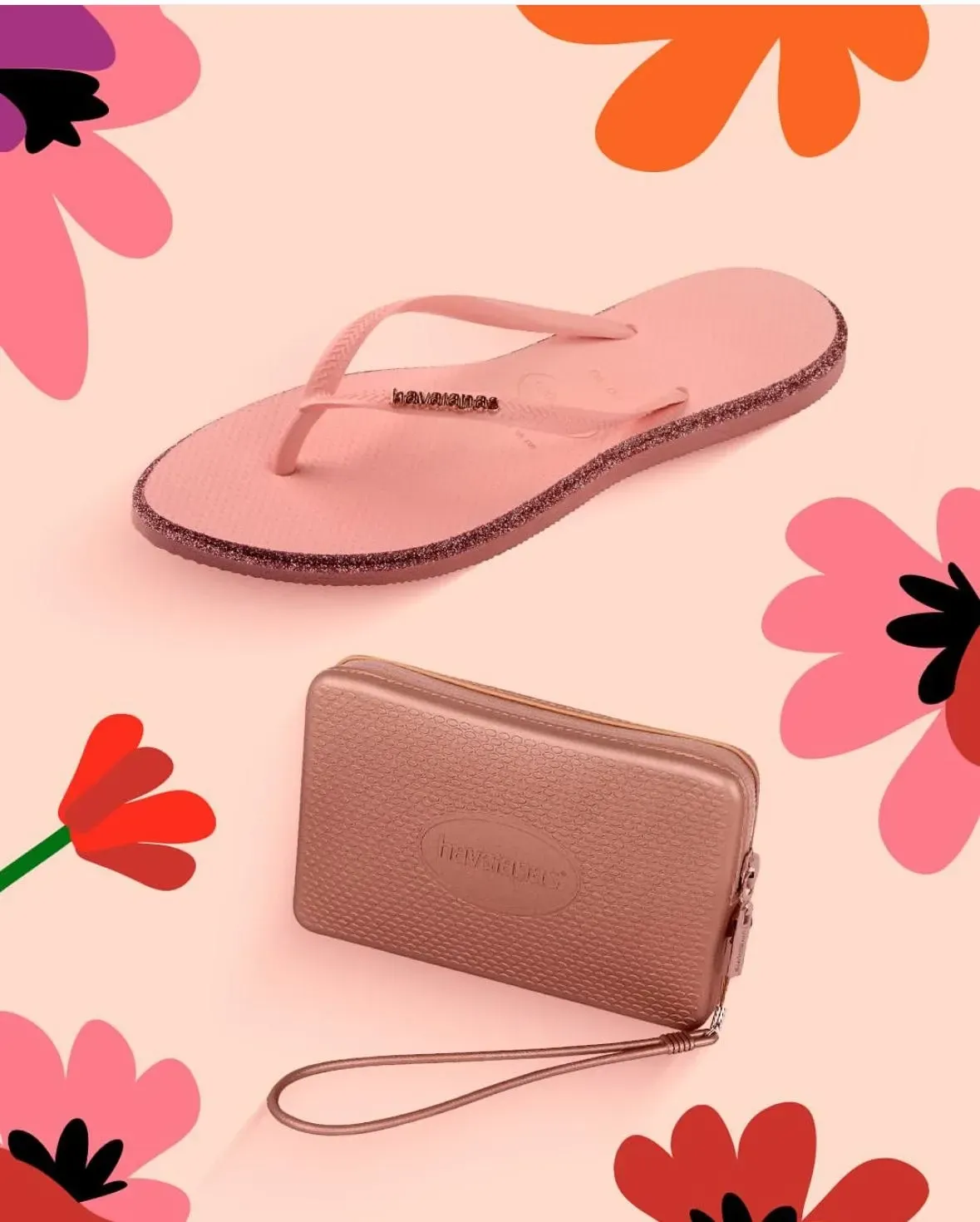 Chancla y cartera de color rosa con correa para la muñeca, sobre fondo floral con flores rojas, rosas y naranjas.