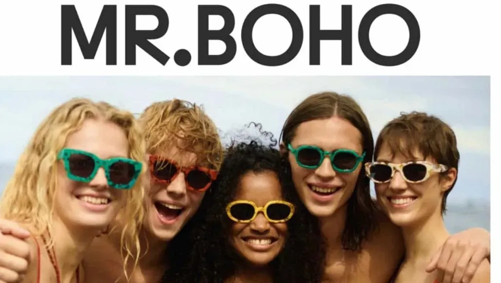 Logotipo de MR.BOHO con un grupo de personas con gafas de sol de colores, sonriendo.