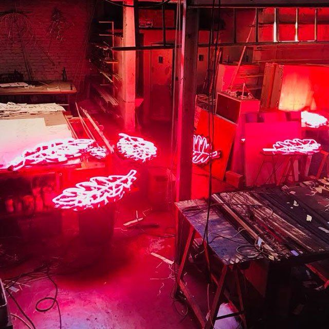 Lumière rouge de néon