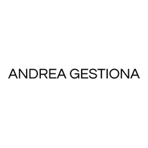 El logotipo de Andrea Gestion es en blanco y negro sobre un fondo blanco.