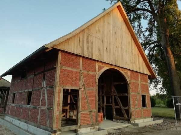 Fachwerkhaus mit roten Ziegelsteinen