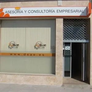 A store front with a sign that says asesoria y consultoria empresarial