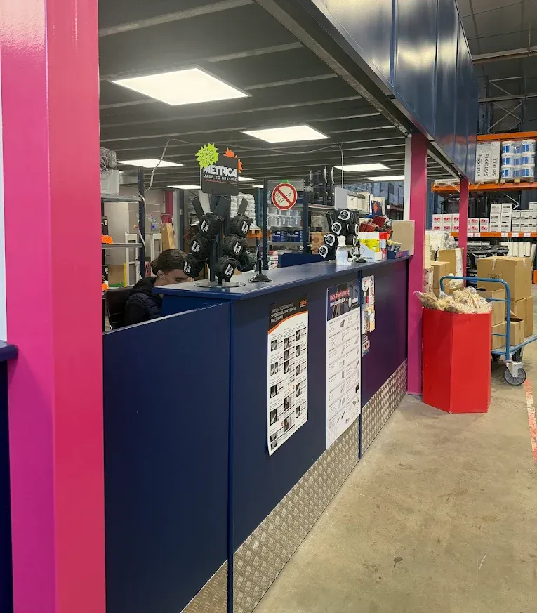 Comptoir de service dans le magasin.