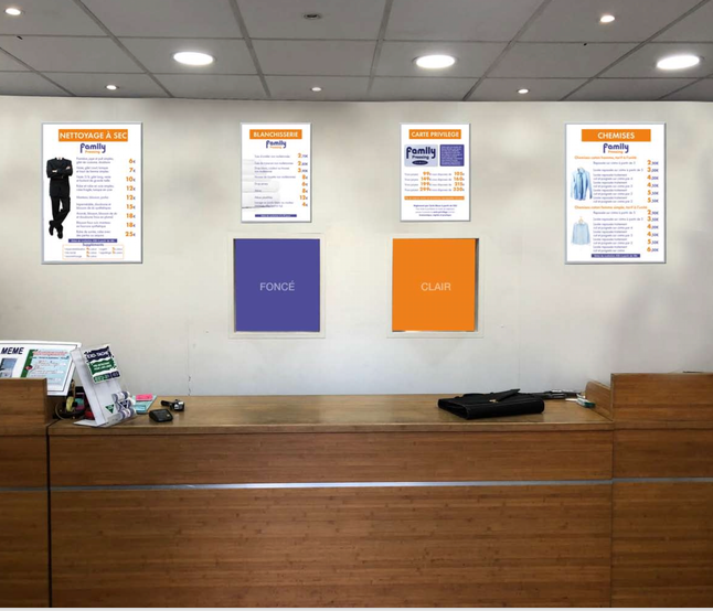 Comptoir d'accueil de FAMILY PRESSING avec affiches.