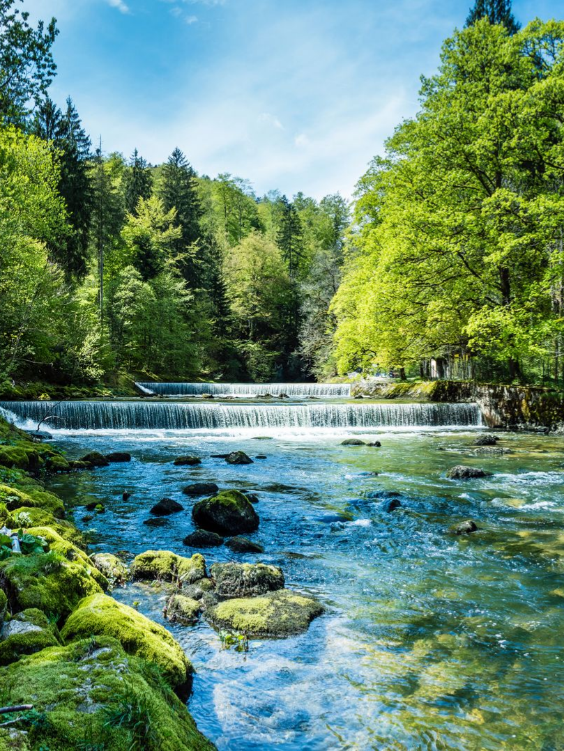 Cascade dans un cour d'eau.