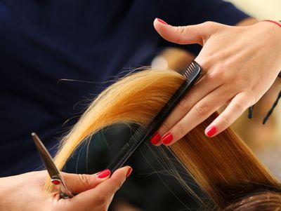 Haare schneiden Frau - Hot Hair - Bassersdorf