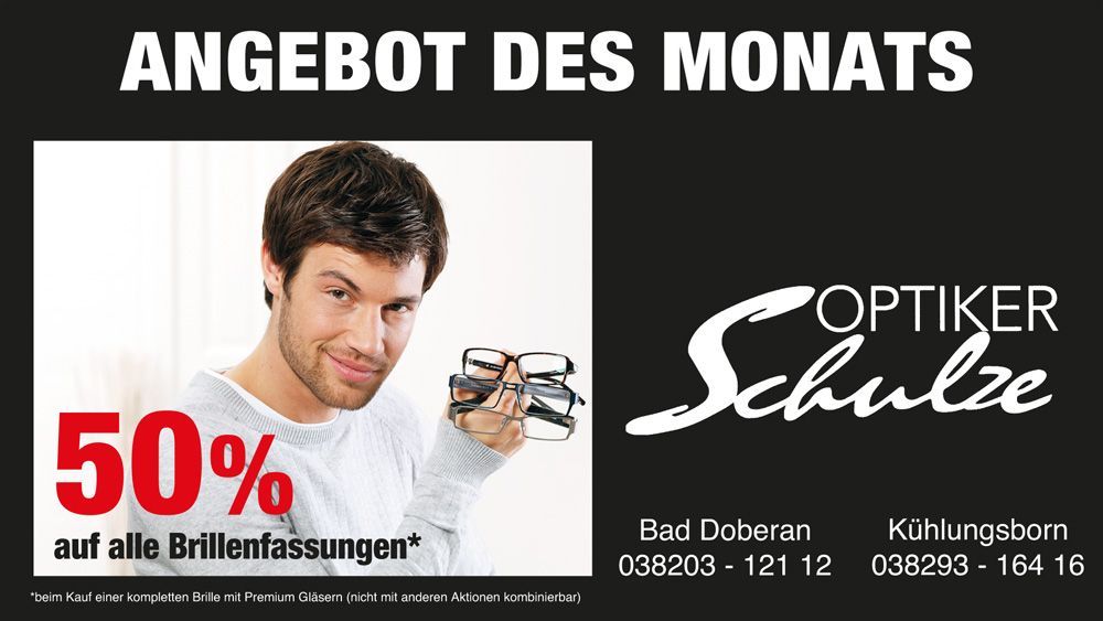 Werbung für Optiker Schulze mit 50 % Rabatt auf alle Brillenfassungen. Mann lächelt und hält eine Brille. Filialen in Bad Doberan und Kühlungsborn.