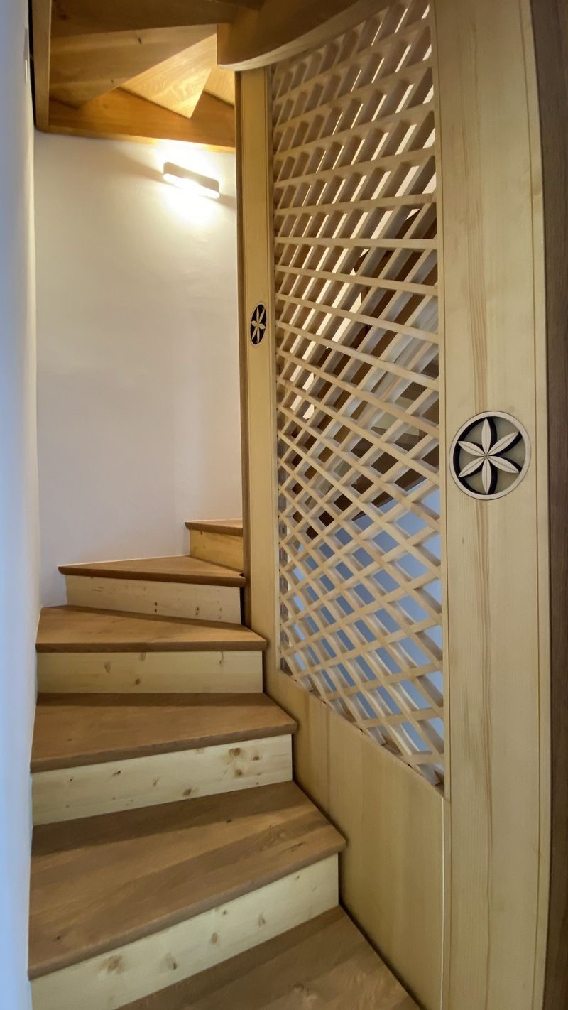 porte et escalier en bois