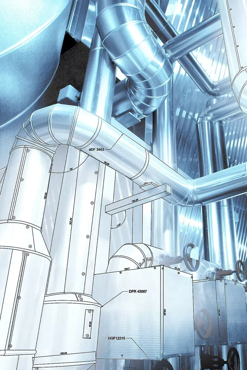 Industrielle HLK-Kanäle und Maschinen in einem hellen, metallischen Anlagenraum