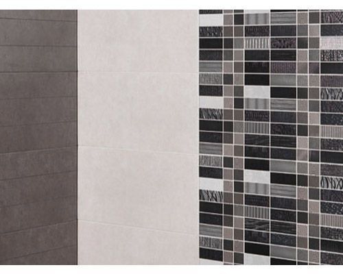 Una pared con muchos azulejos