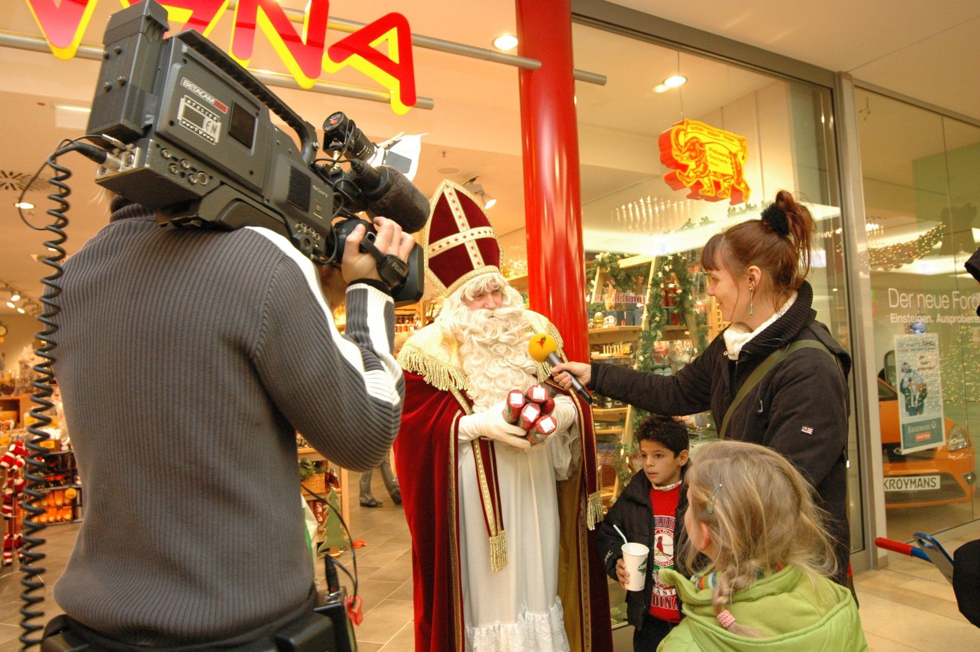 Nikolaus wird interviewt beim Nikolaus Auftritt