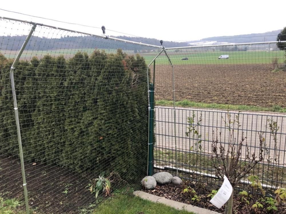 Katzennetz auf einem Balkon. Foto von der Stöckli Katzenschutz GmbH
