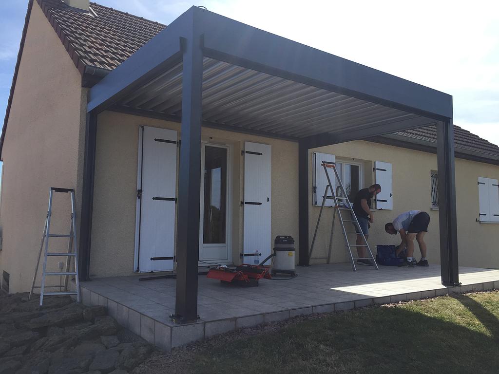 Pergola qui recouvre une terrasse