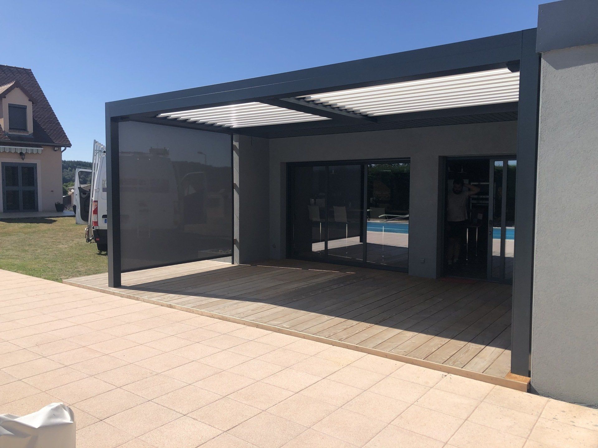 Pergola qui recouvre une terrasse