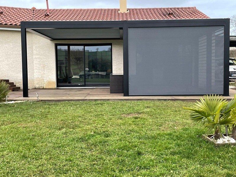 Pergola avec store roulant fermé