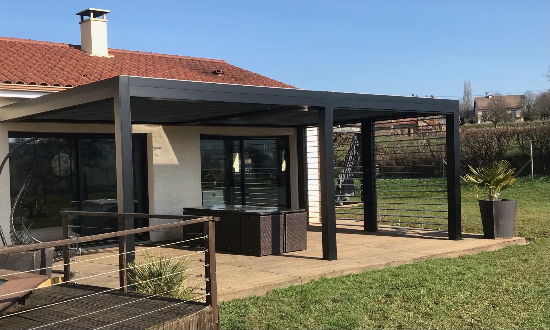 Pergola ouverte sur une terrasse 