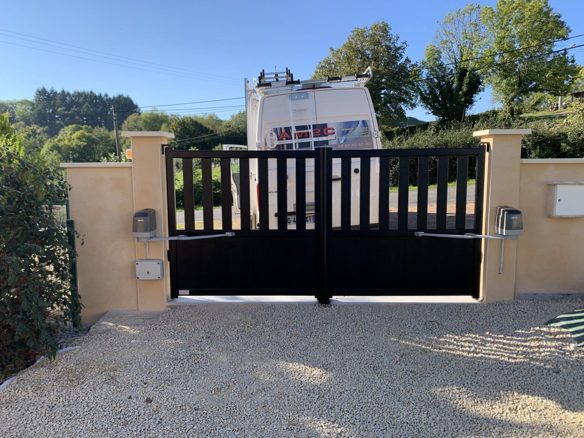 Portail en bois à moteur