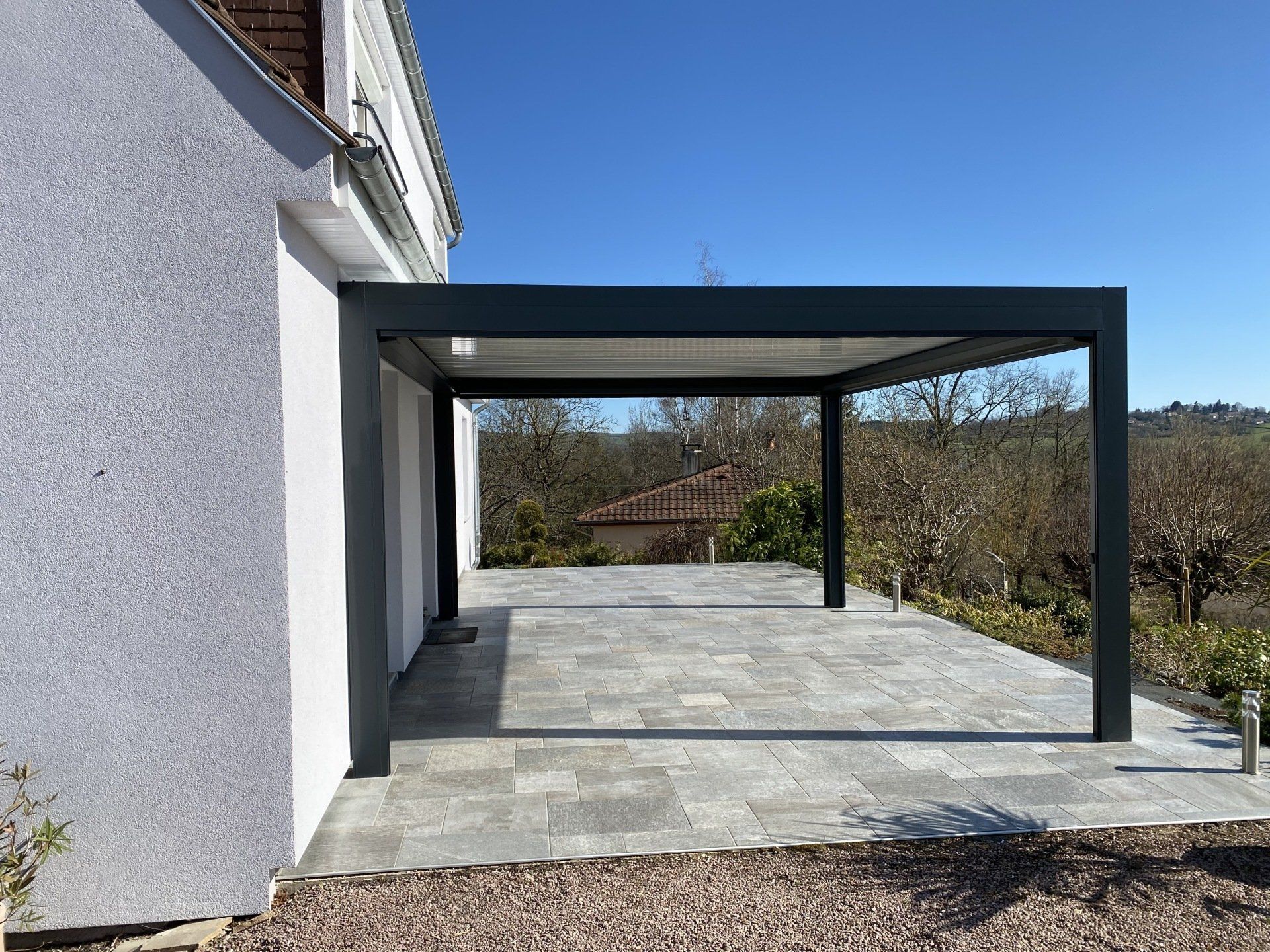 Pergola avec les côtés ouverts