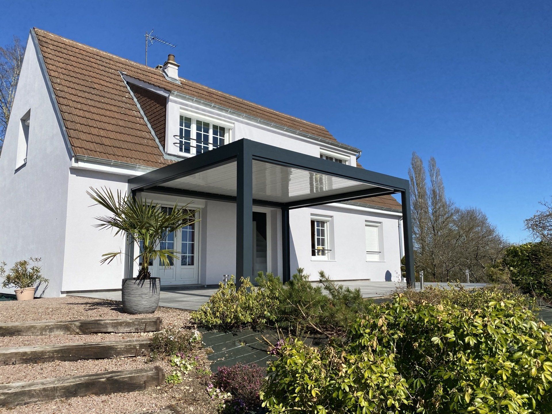 Pergola avec toit fermé