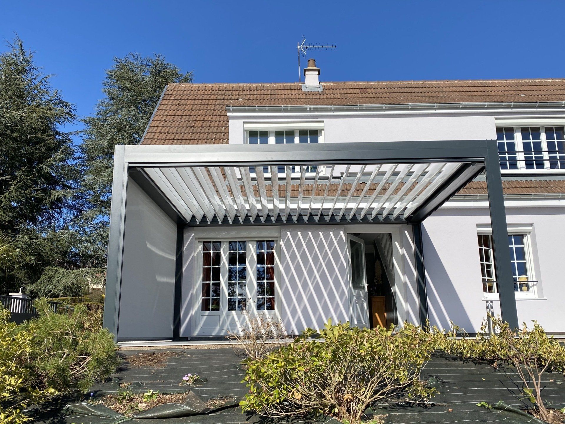 Pergola ouverte en extérieur