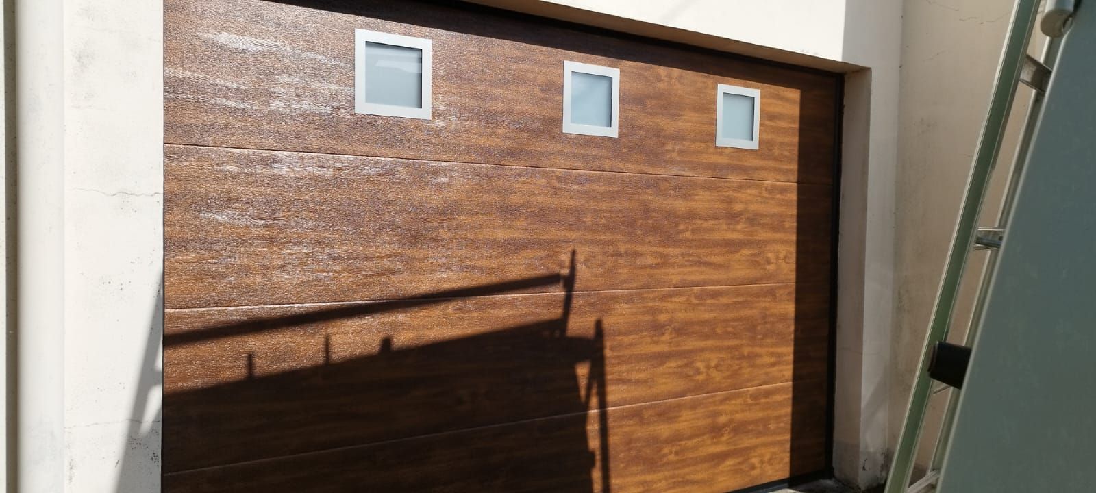 Porte de garage en bois