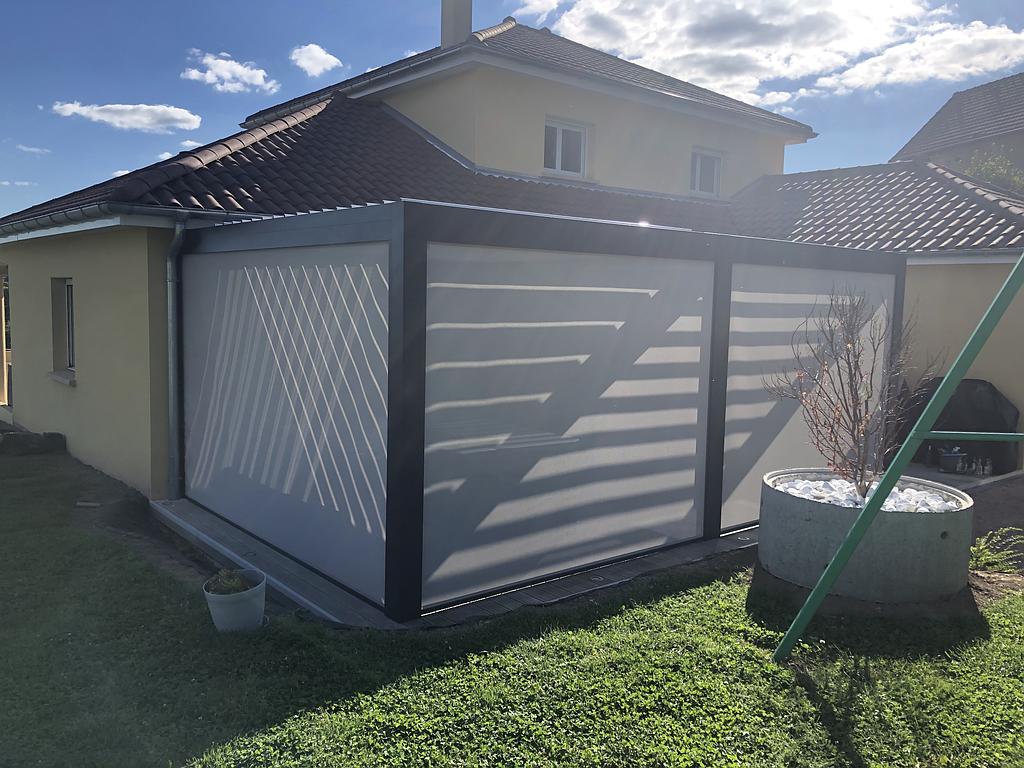Pose d'une pergola bioclimatique