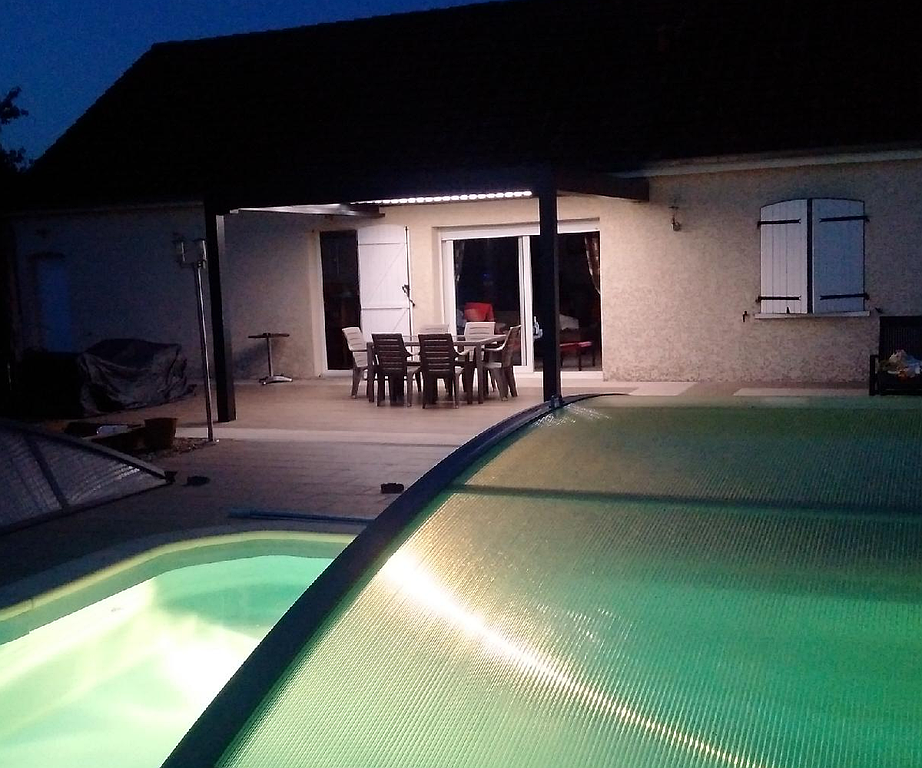 Pergola avec éclairage LED incorporé