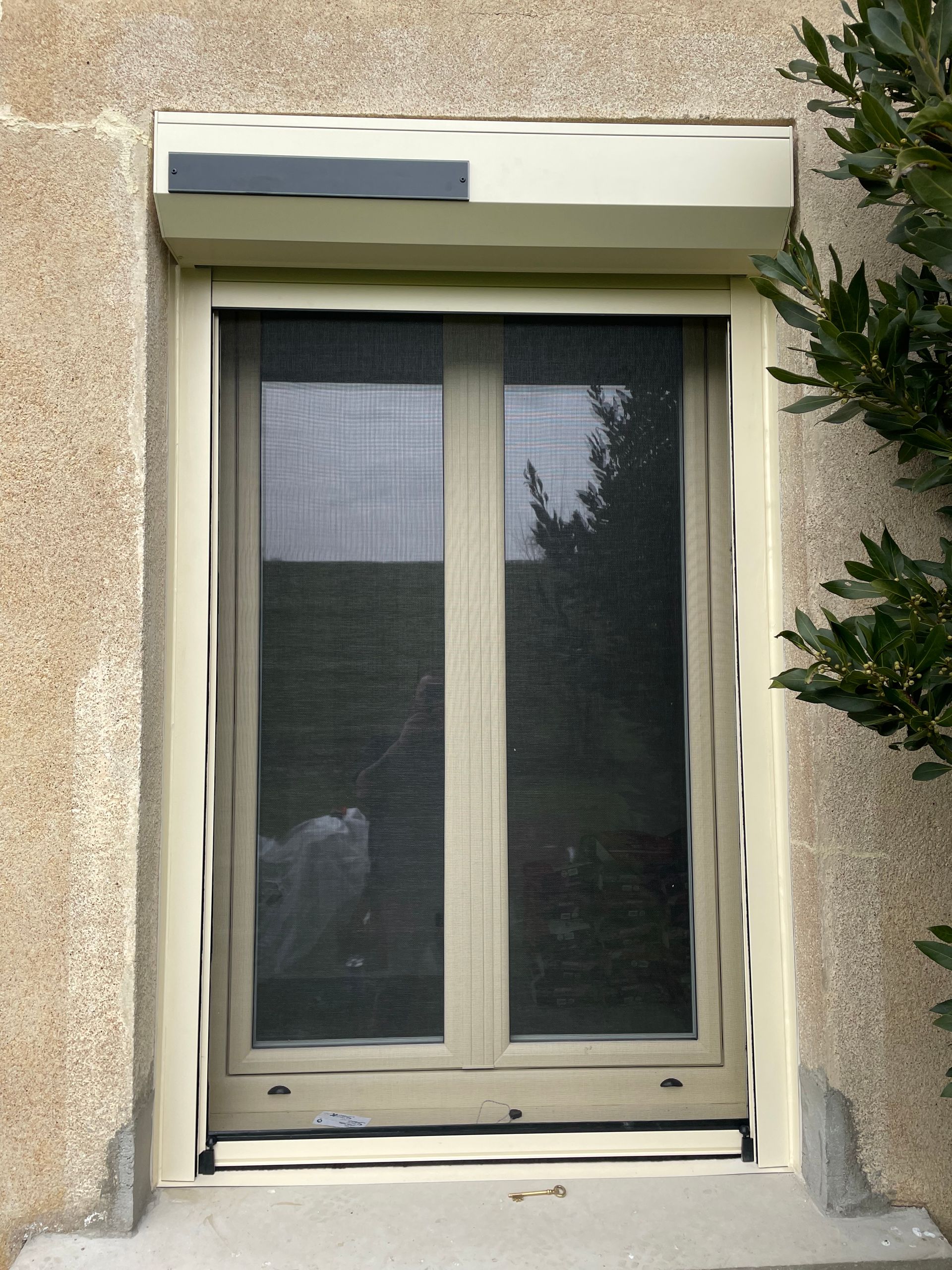 Moustiquaire coffre sur fenêtre