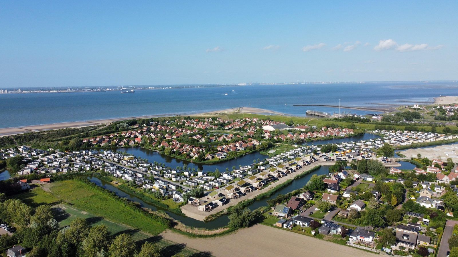 Drone foto van Breskens zeeland wijken