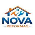 Logotipo de NOVA Reformas que muestra un tejado, un martillo y una llave inglesa en azul y naranja.
