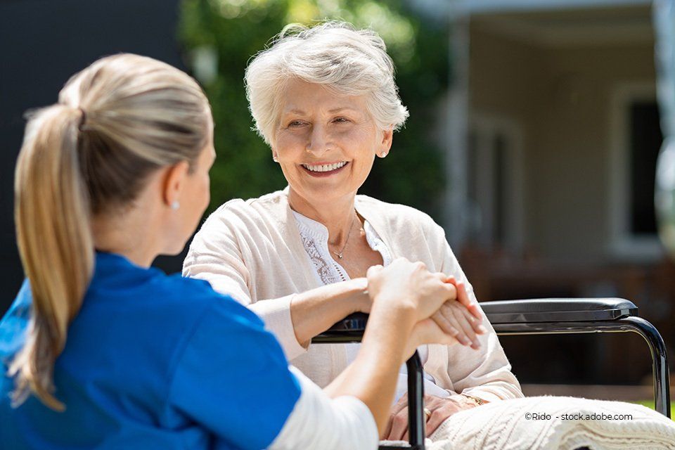 ältere, glückliche Frau