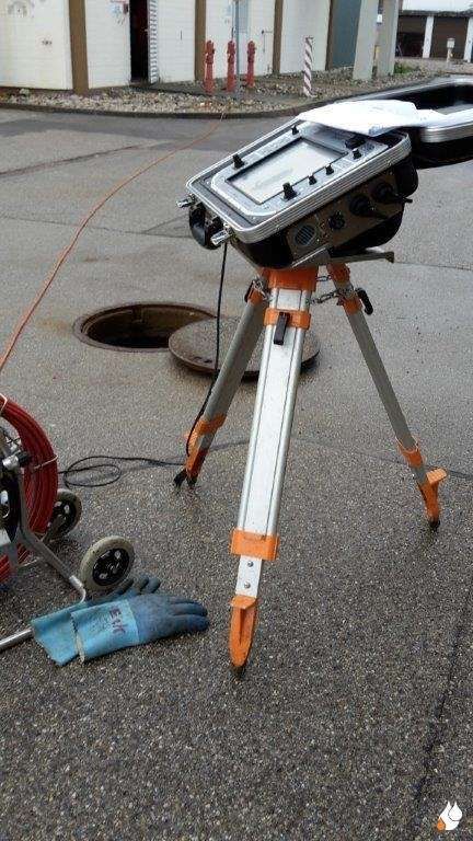 TV-Inspektion Monitor auf Standfüßen