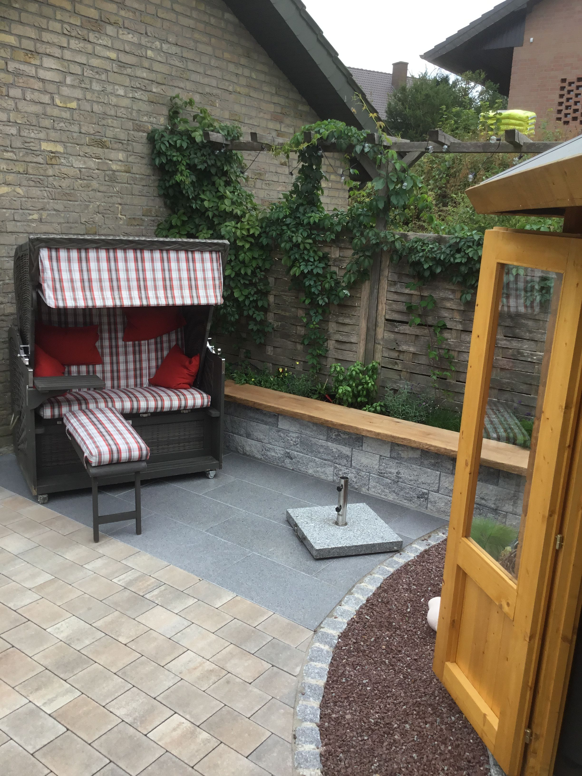 Strandkorb auf Terrasse