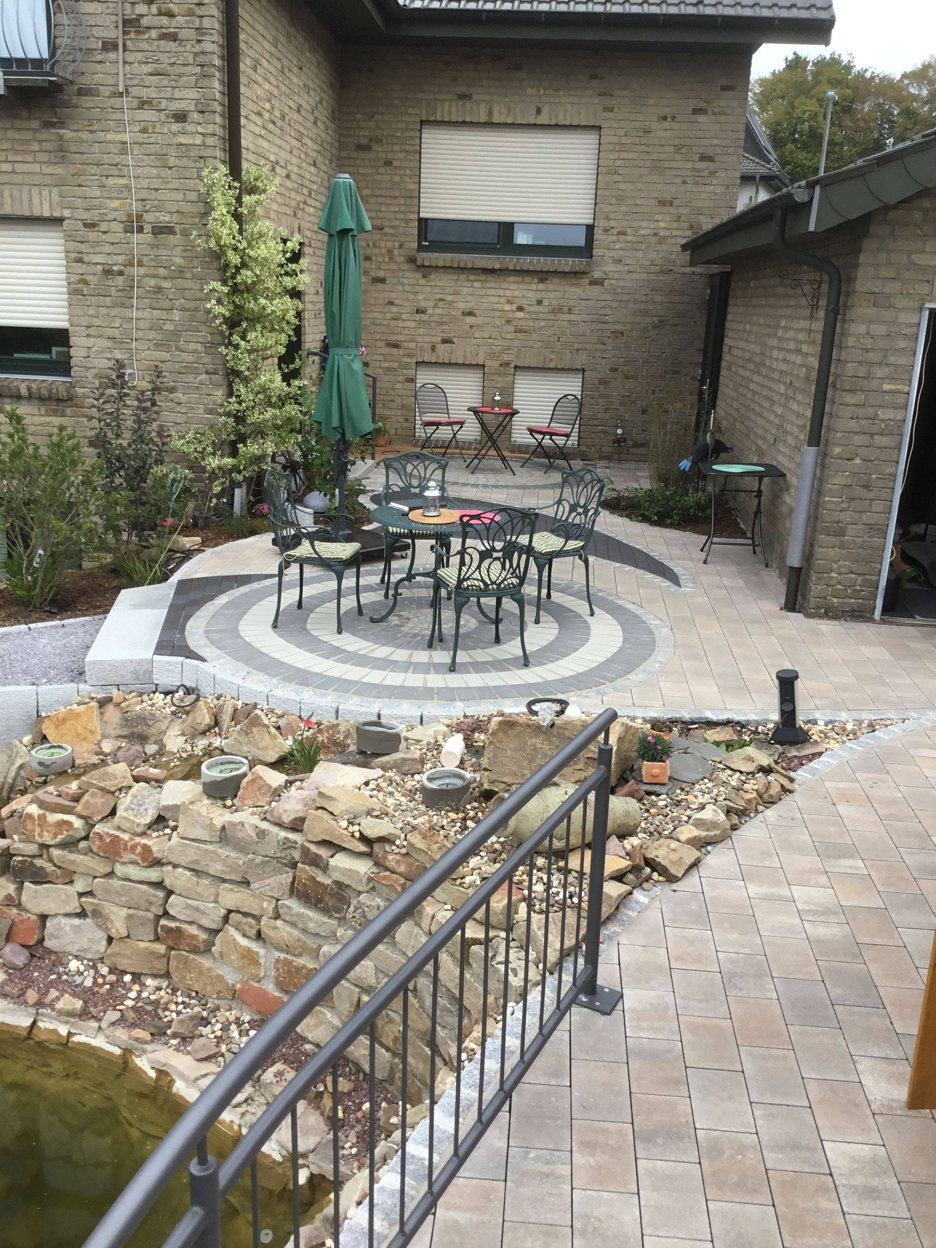 Gepflasterter Hauseingang