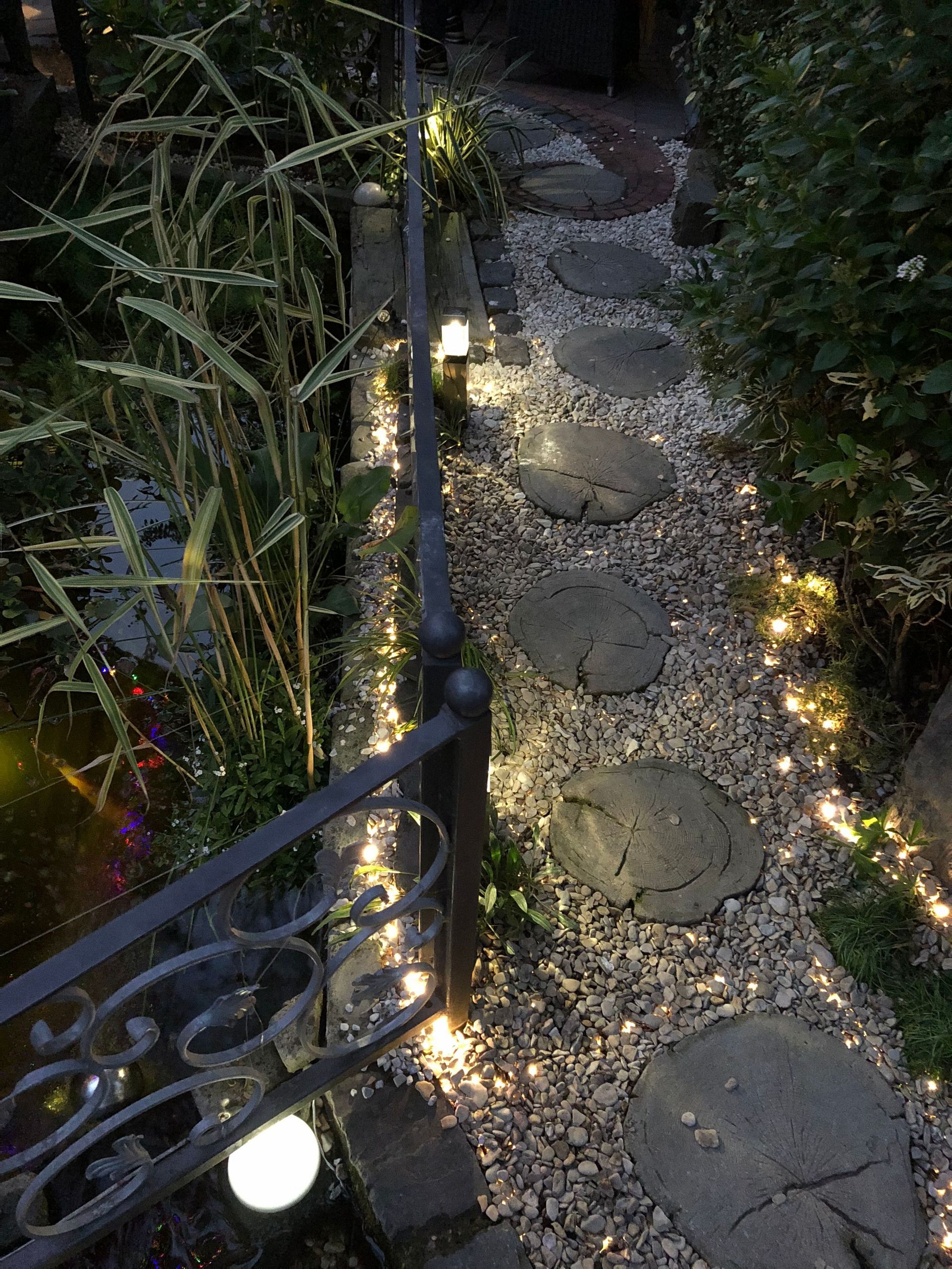 Steinbrücke im Garten