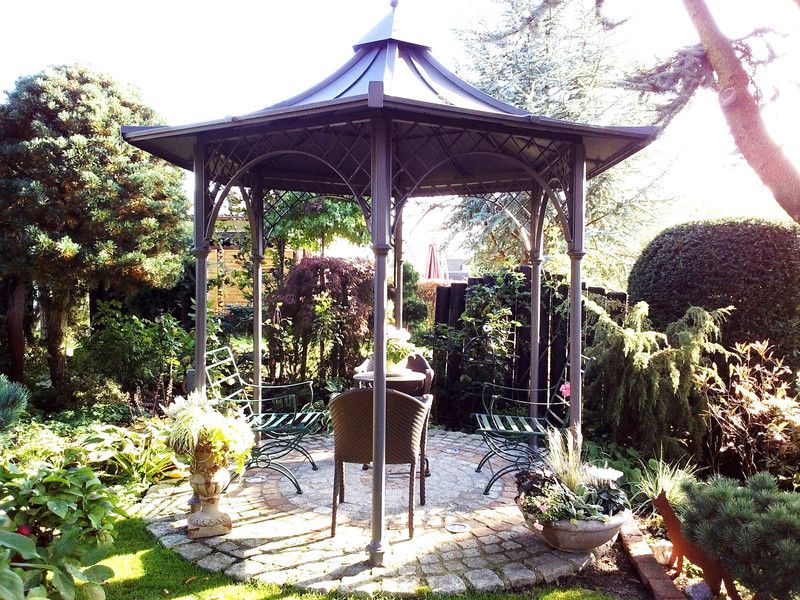 Chinesischer Pavillion im Garten