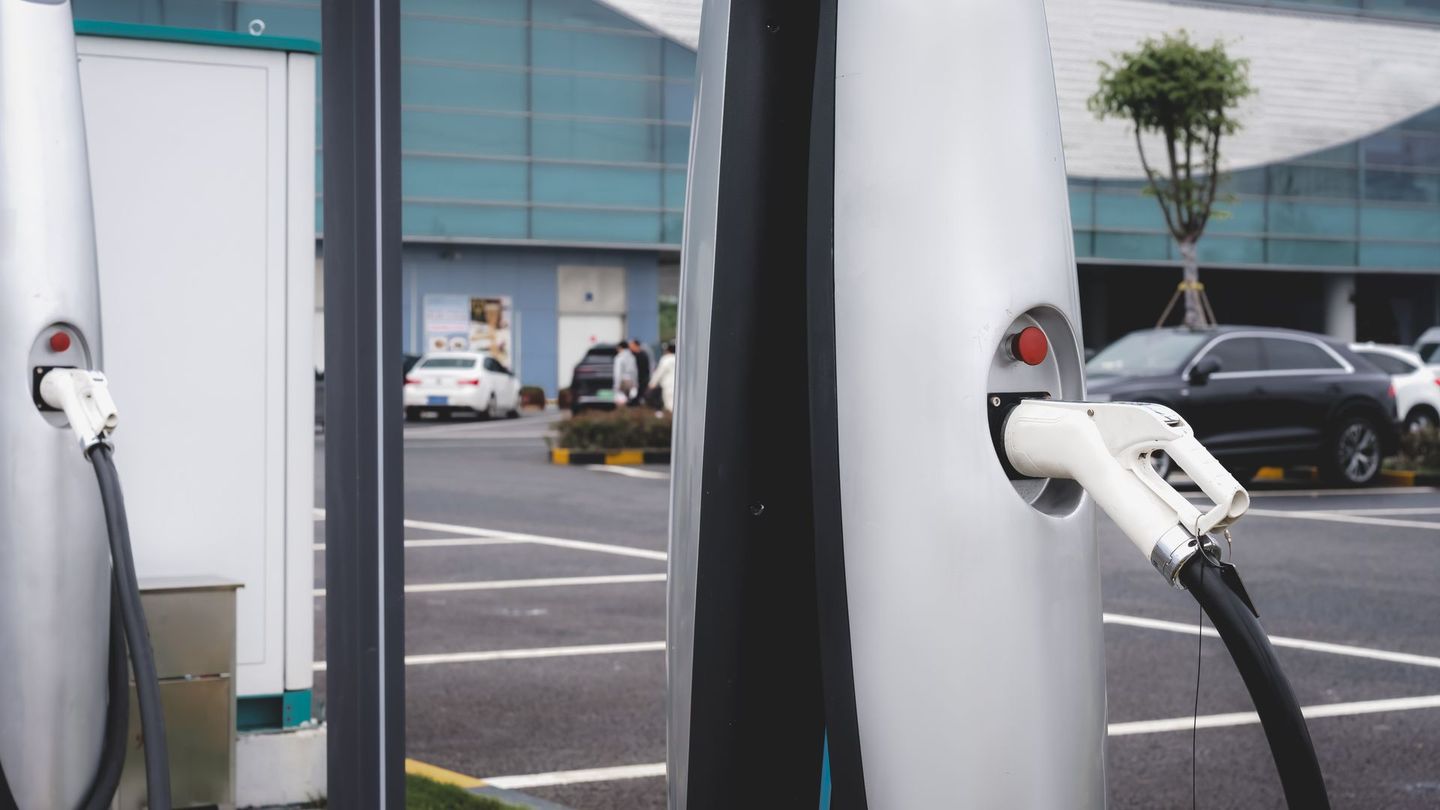Borne électrique sur parking