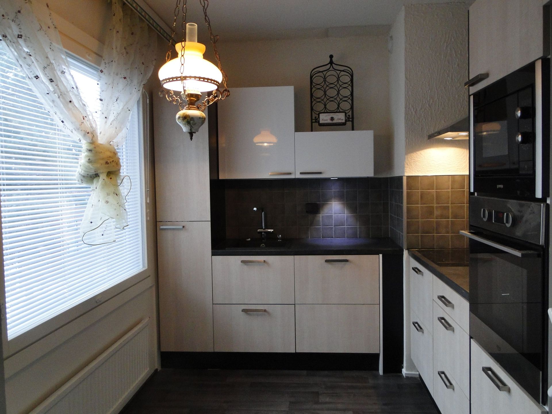 Muuraus ja Laatoitus, nuohous, nuohooja