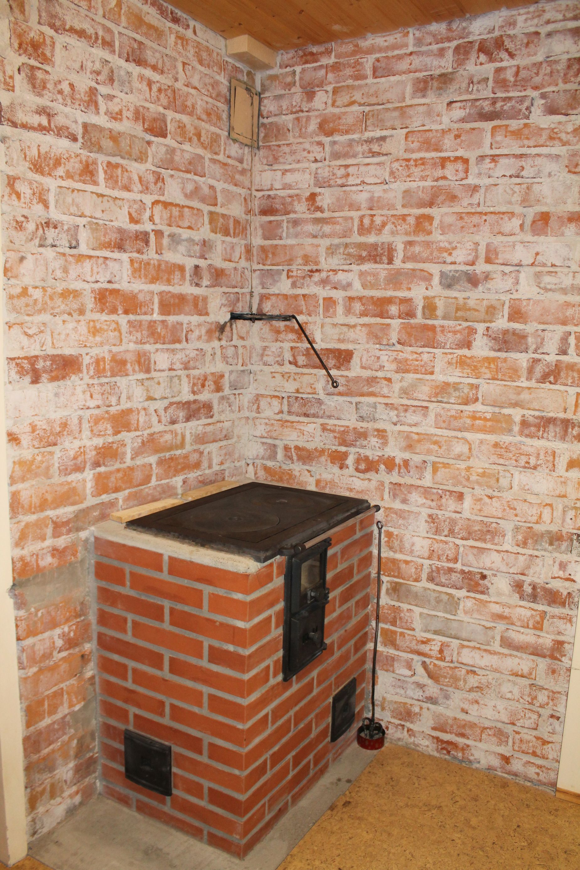 Muuraus ja Laatoitus, nuohous, nuohooja